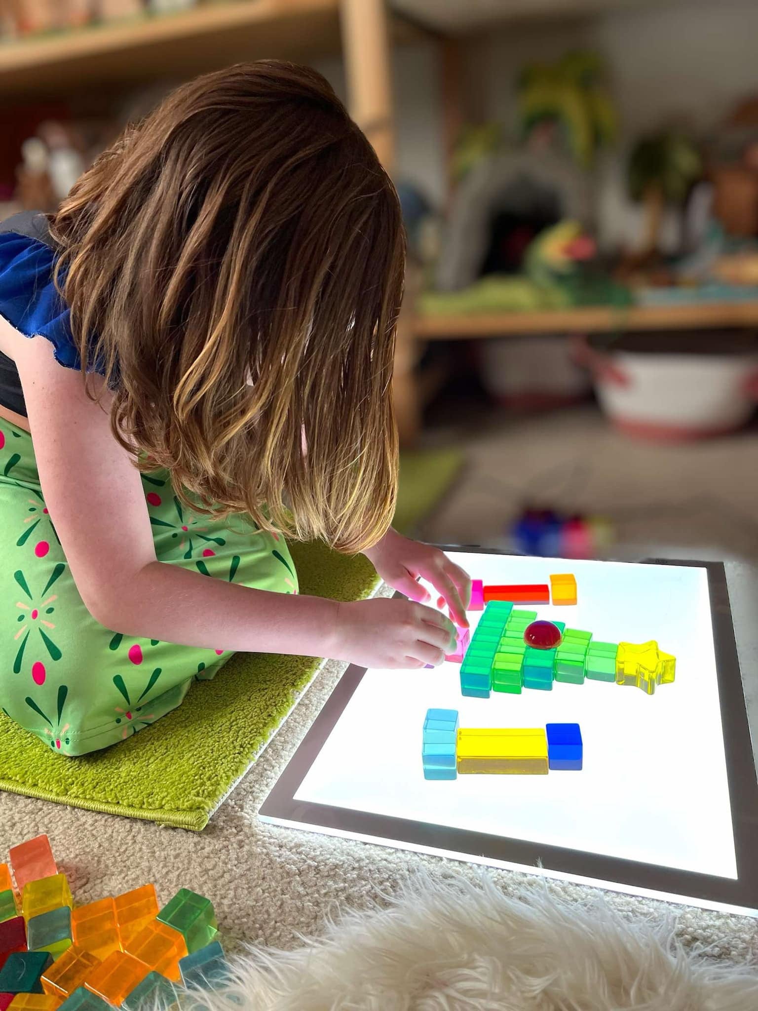 100 Pcs Rainbow Translucent Lucite Cubes Set with Storage Tray - The Nurturing Nook