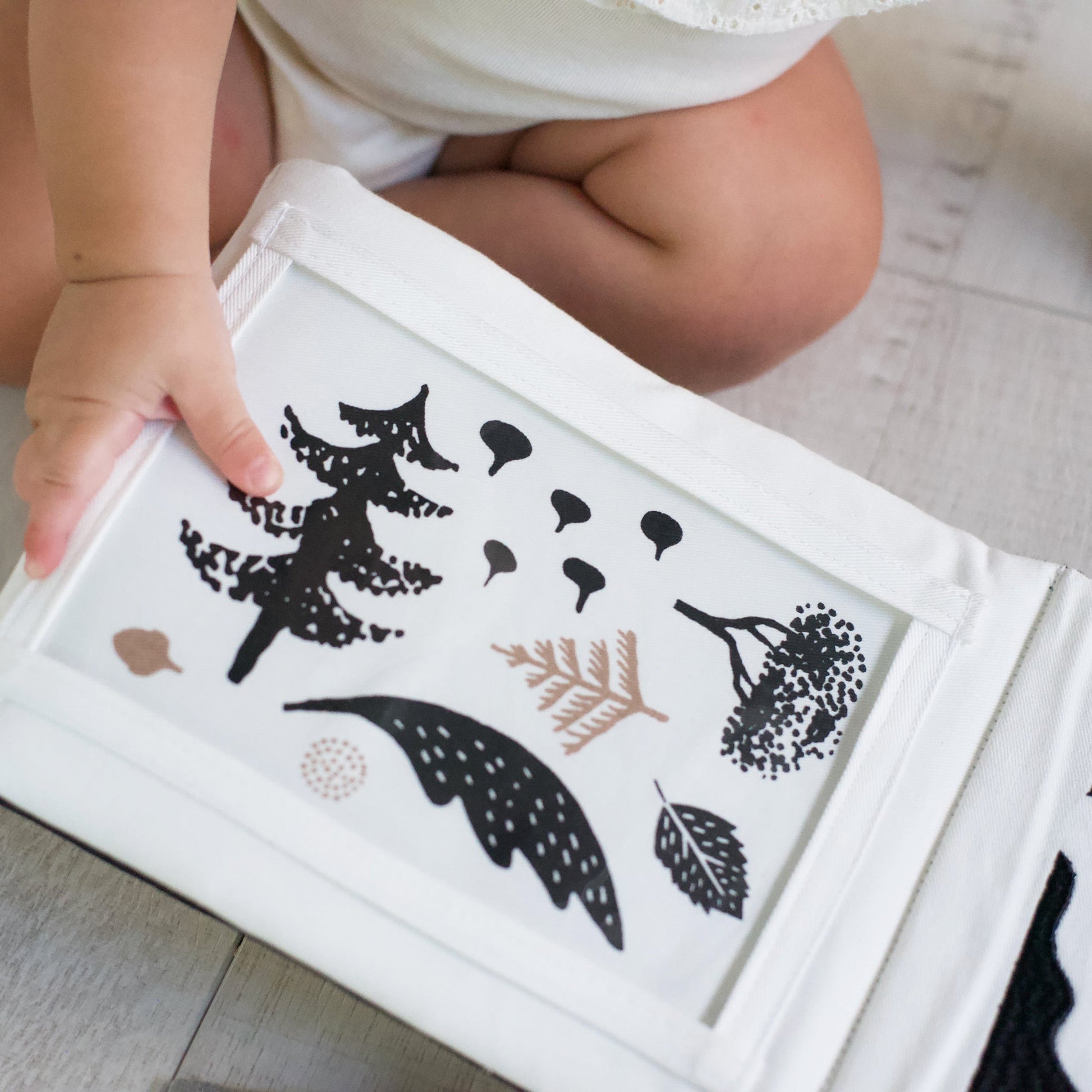 Baby Tummy Time Gallery with Mirror - The Nurturing Nook