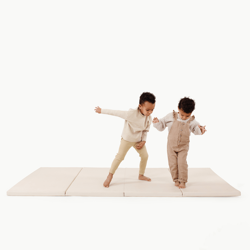 Foldable play mat