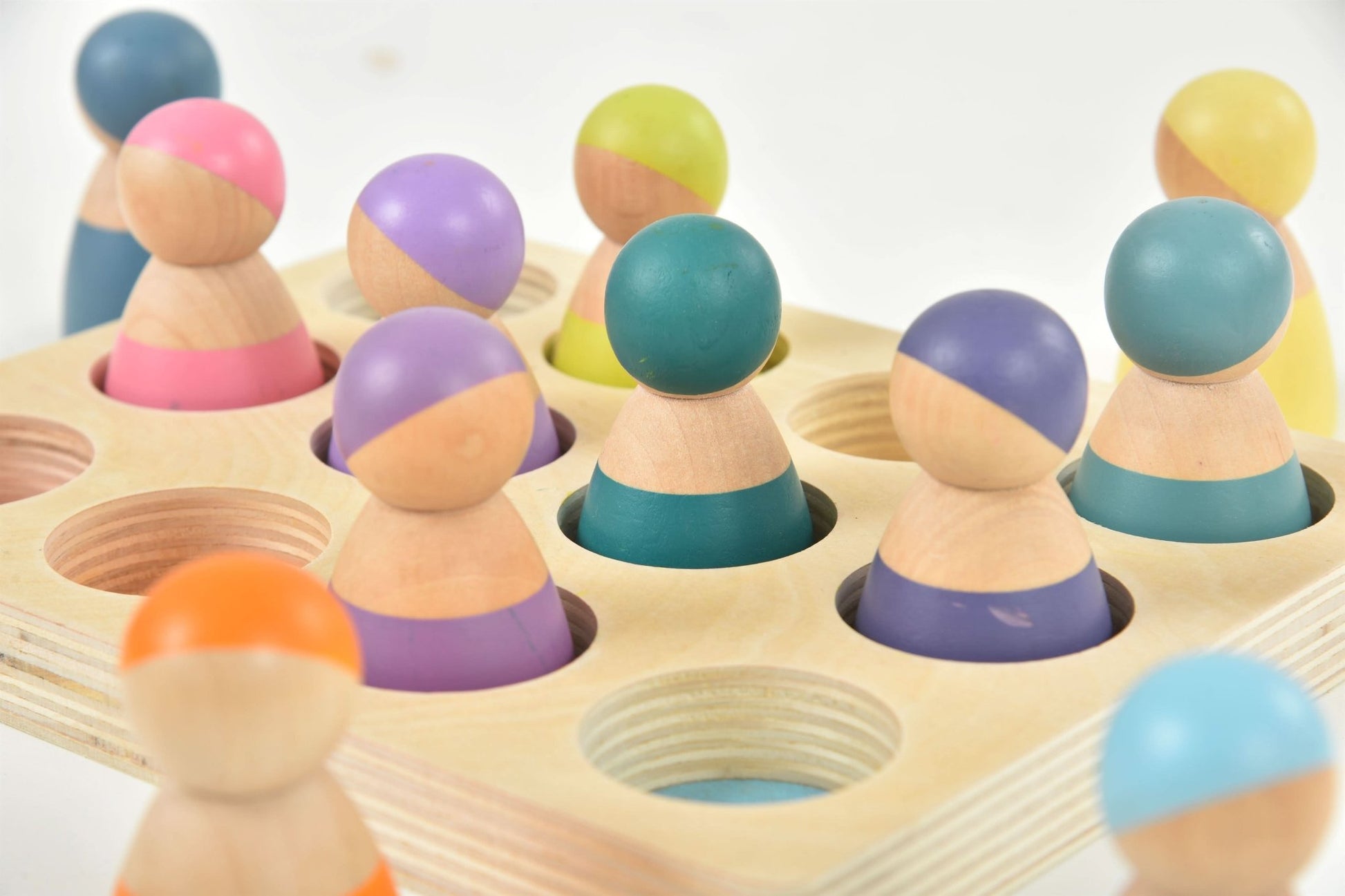 Rainbow wooden peg dolls sorting and pretend play set – 12 pcs - The Nurturing Nook