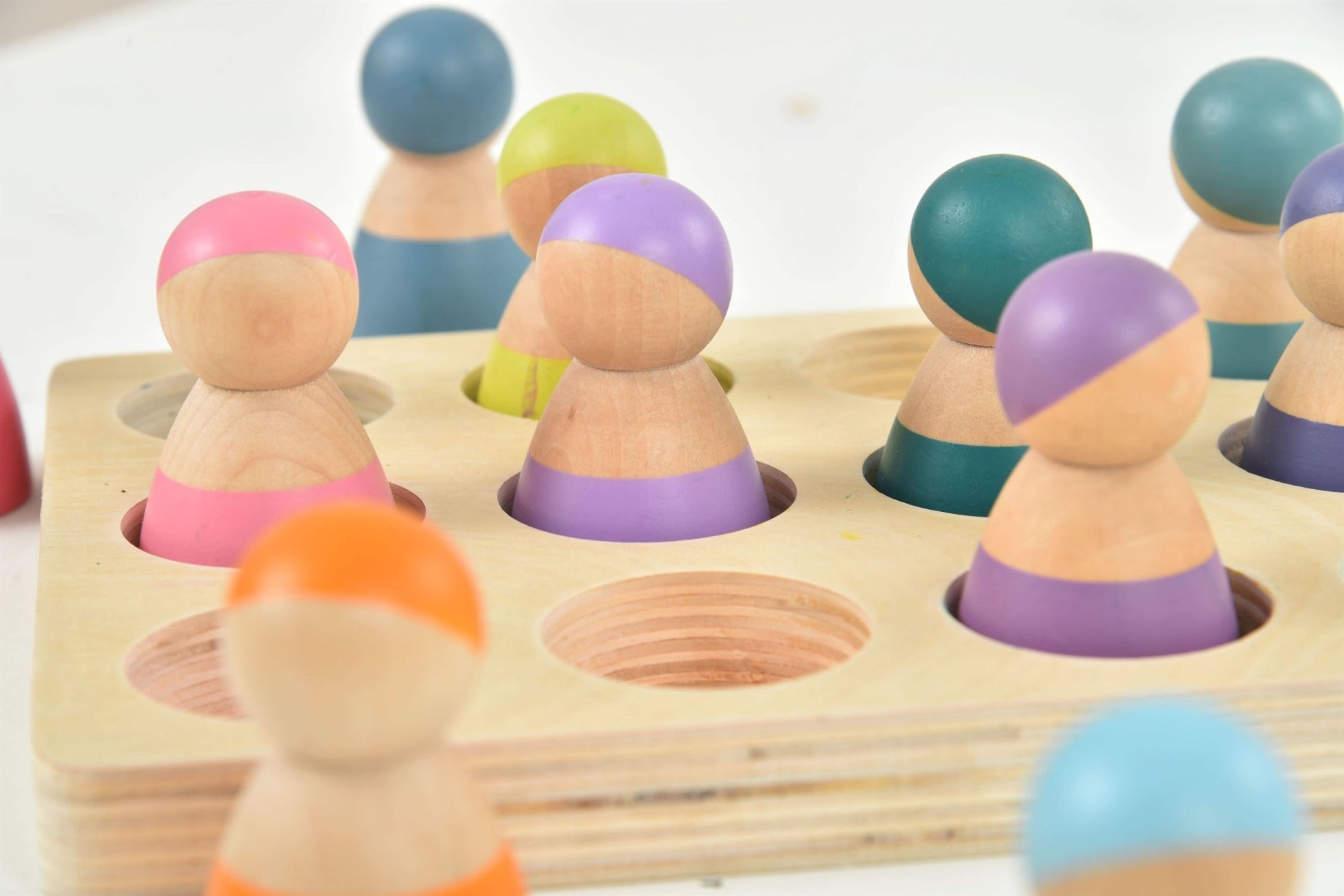 Rainbow wooden peg dolls sorting and pretend play set – 12 pcs - The Nurturing Nook