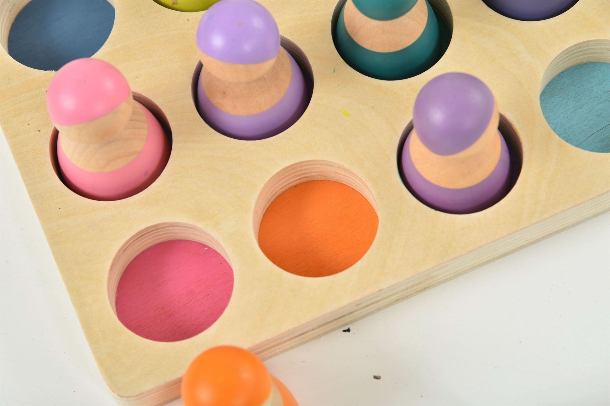 Rainbow wooden peg dolls sorting and pretend play set – 12 pcs - The Nurturing Nook