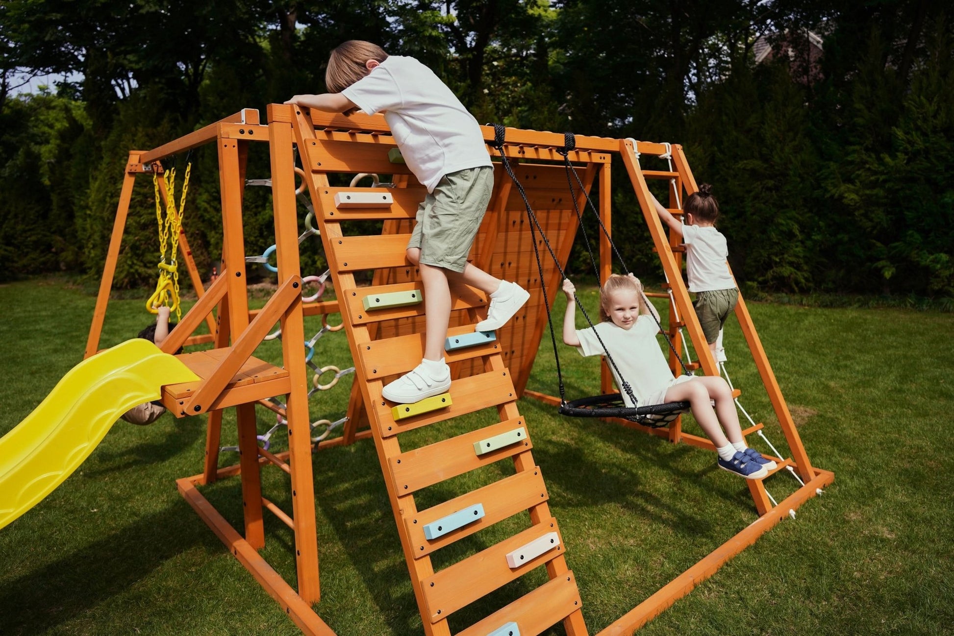 Sycamore - Backyard Ultimate Climbing Set with 2 Swings And Trapeze Bar - The Nurturing Nook