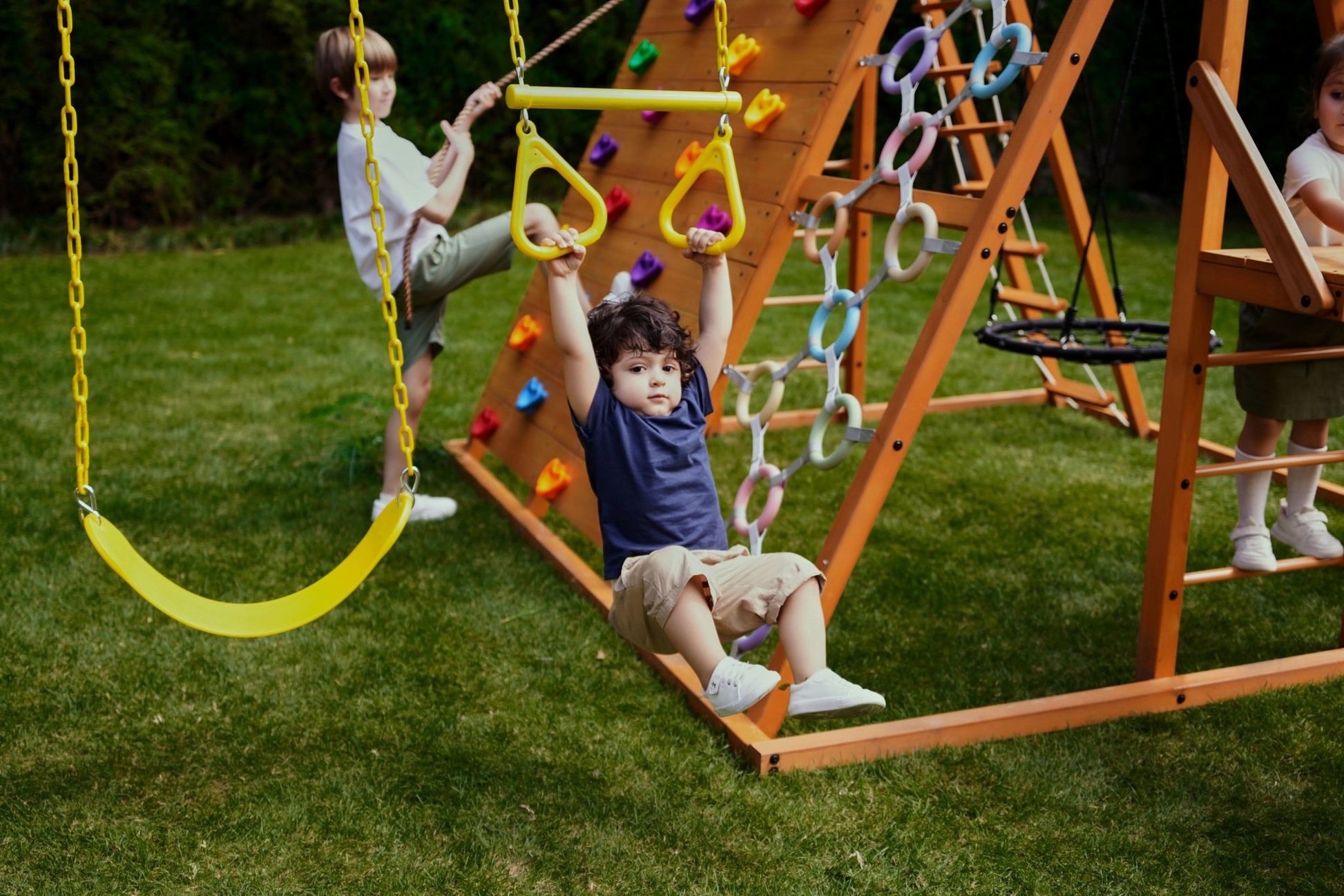 Sycamore - Backyard Ultimate Climbing Set with 2 Swings And Trapeze Bar - The Nurturing Nook