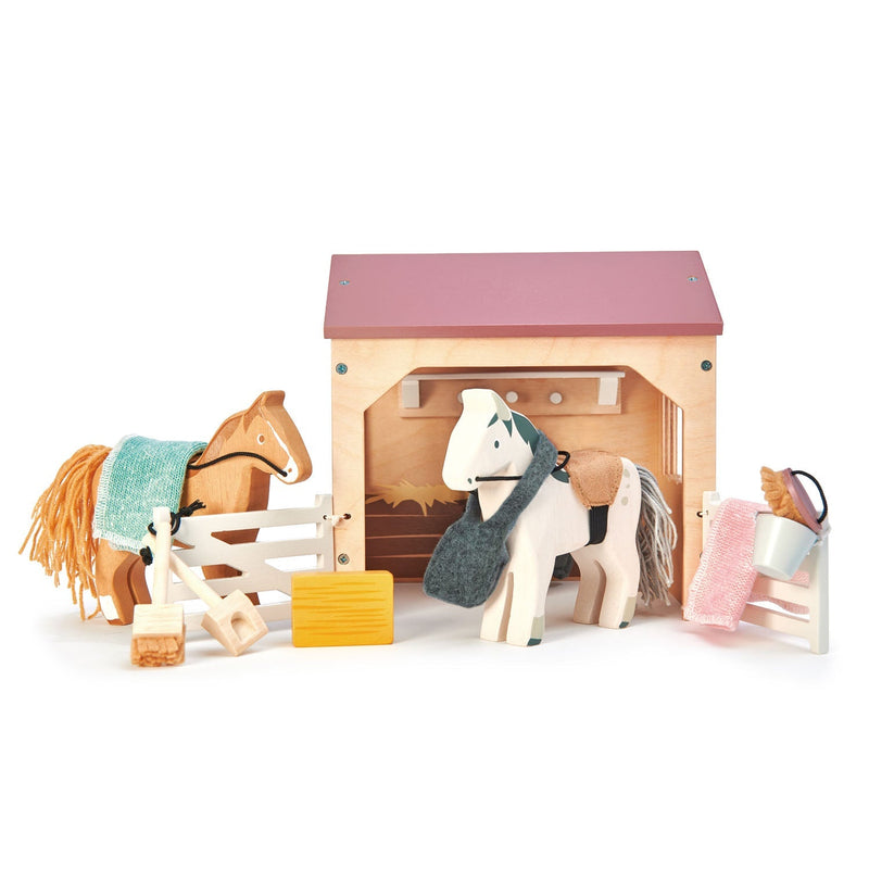 Tender Leaf wooden stable with accessories for pony care