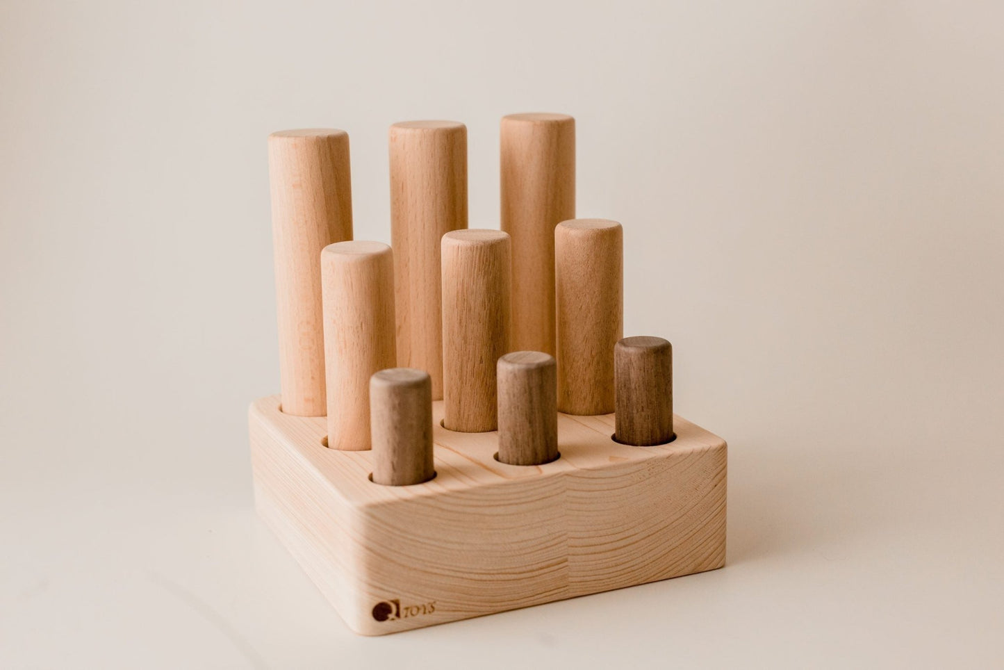 Montessori 9 - Peg Puzzle - The Nurturing Nook