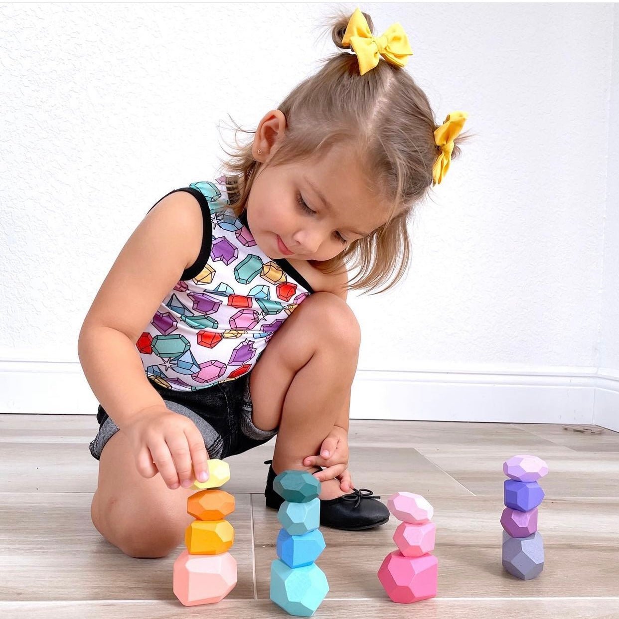 16 Pcs Wooden Stone Balancing Stacking Blocks in Pastel/Macaron Colors - The Nurturing Nook