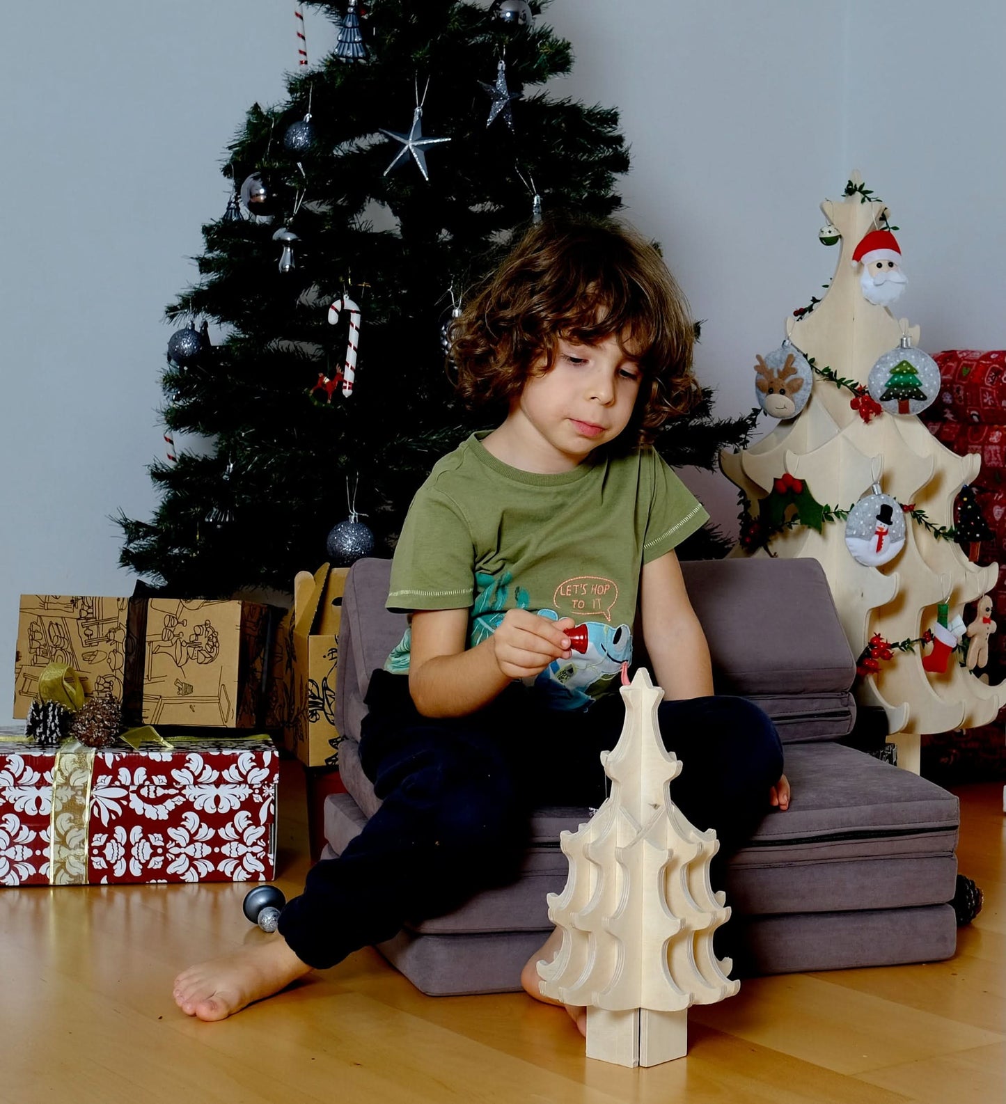 Wooden Christmas Tree & Felt Ornaments