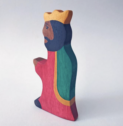 Wooden King and Queen figurines