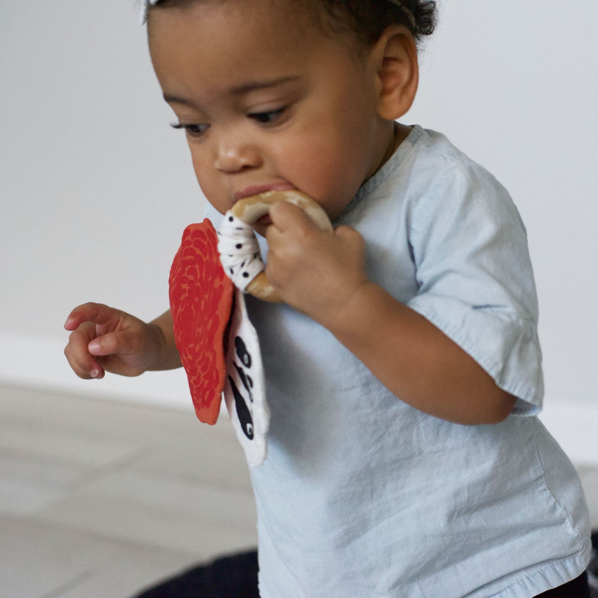 Crinkle teether – garden butterfly - The Nurturing Nook