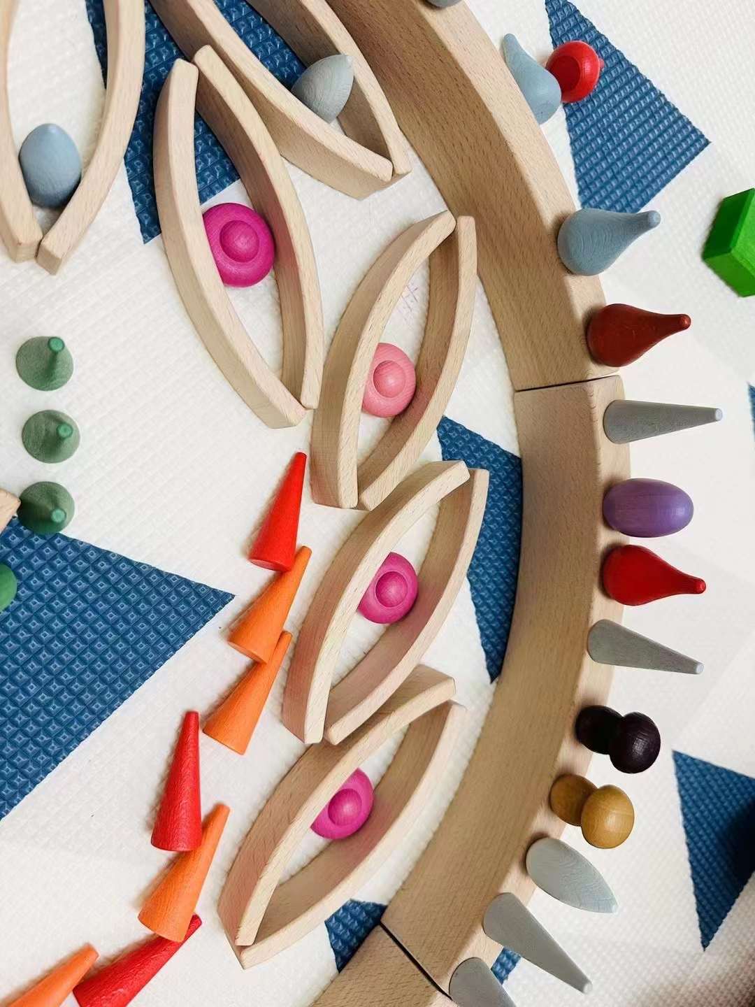 **Pre-order (Ships in 2-3 Weeks)** 42 Pcs Combination Set with 12 Large and 30 Mini Curved Natural Wooden Building Blocks