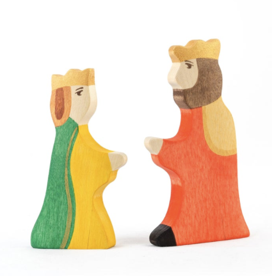 Wooden King and Queen figurines