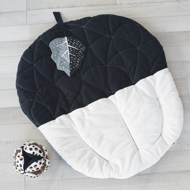 Acorn playmat and clutch ball set – Montessori baby toys