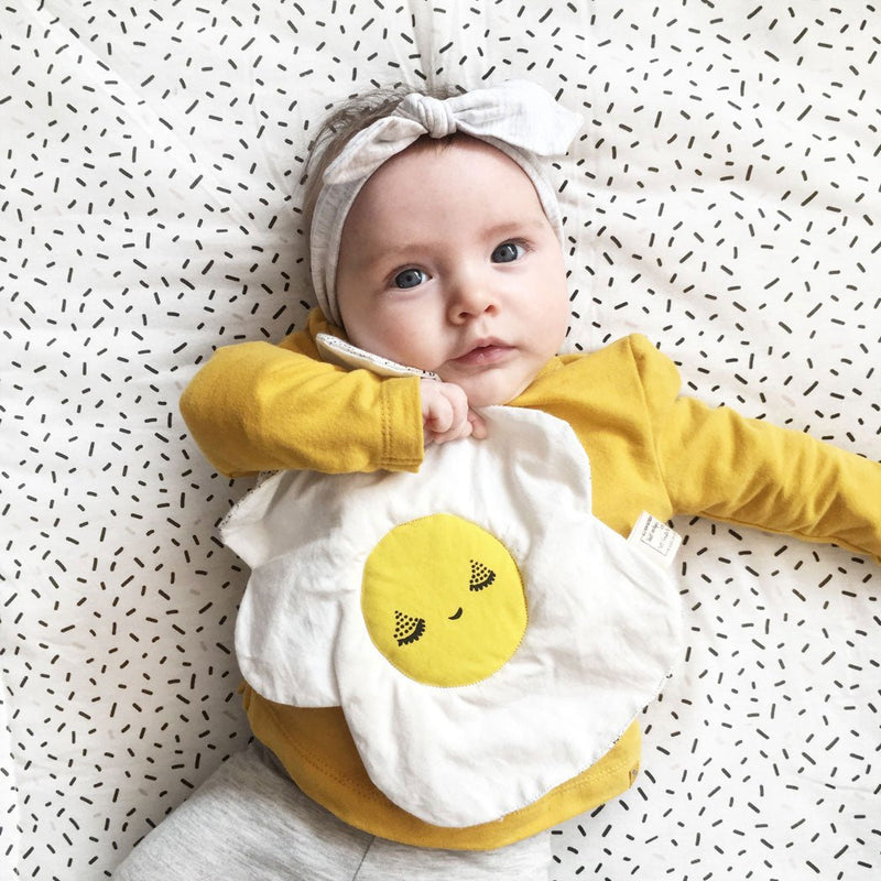 Organic crinkle toy – egg-shaped sensory toy for infants