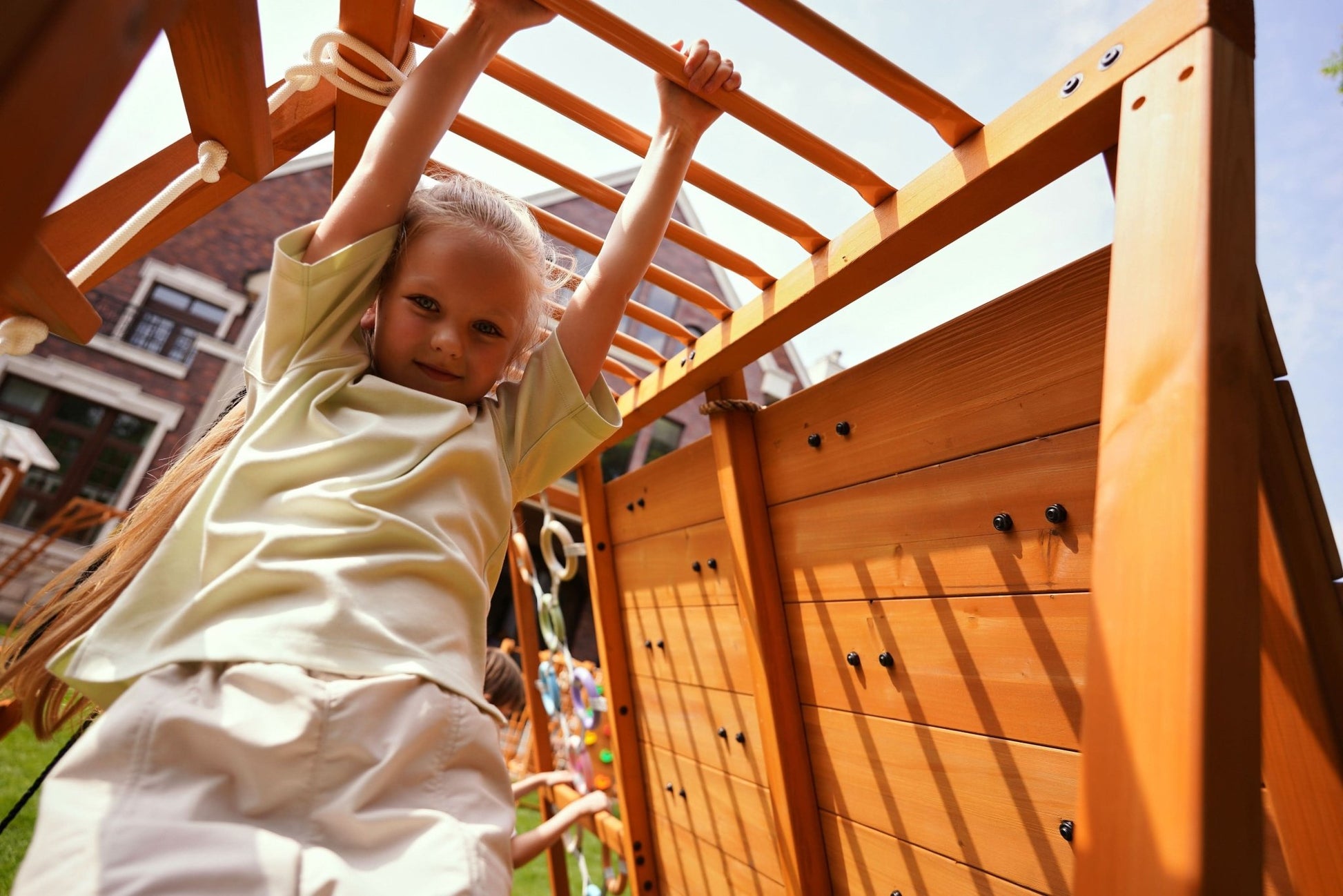 Sycamore - Backyard Ultimate Climbing Set with 2 Swings And Trapeze Bar - The Nurturing Nook