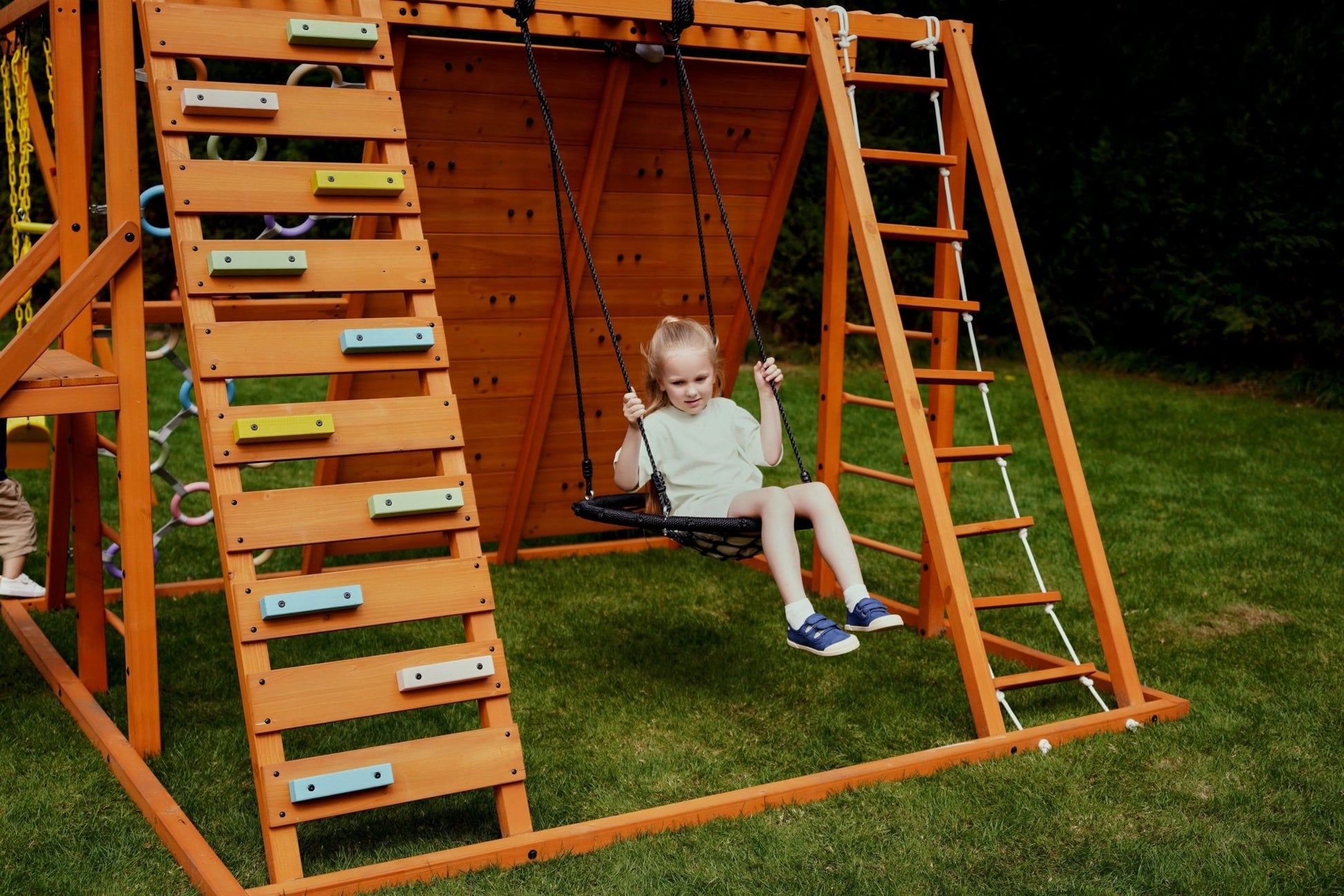 Sycamore - Backyard Ultimate Climbing Set with 2 Swings And Trapeze Bar - The Nurturing Nook