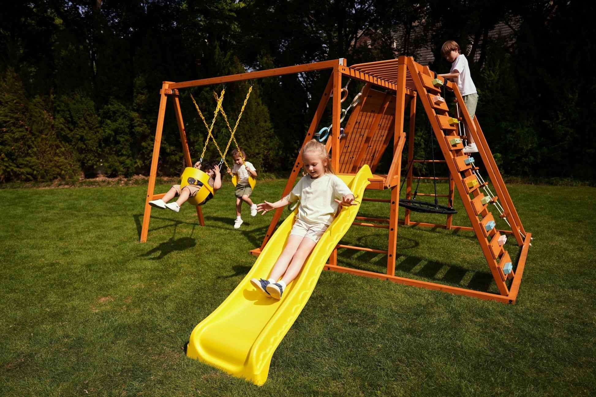 Sycamore - Backyard Ultimate Climbing Set with 2 Swings And Trapeze Bar - The Nurturing Nook